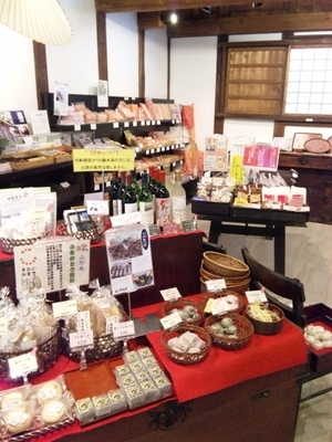 「あがらっしゃい」の店内。.JPG