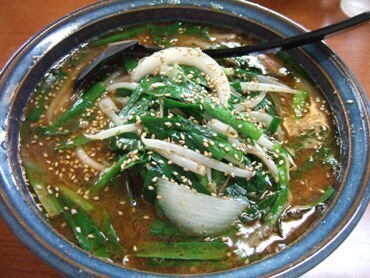 これが噂の、ニラレバラーメン!.JPG
