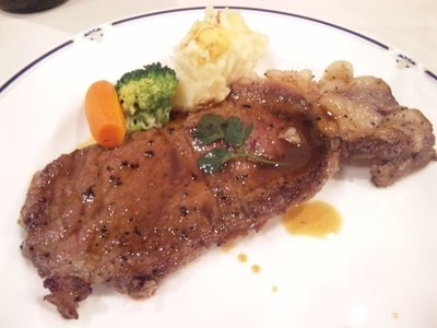 7品目。山形牛ロースのステーキ ペリグーソース.JPG